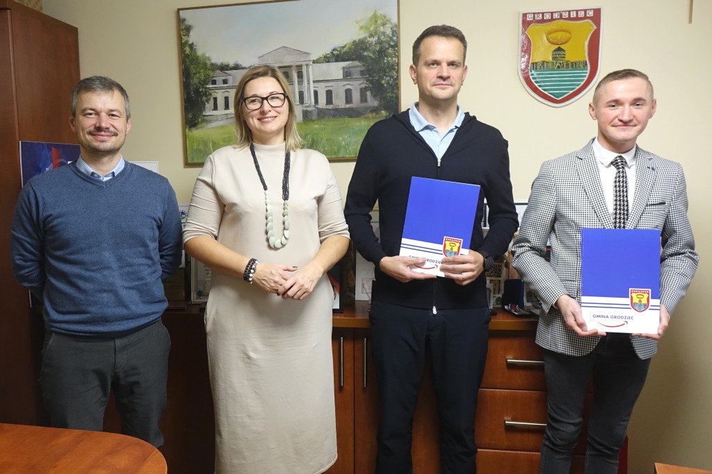 Podpisanie umowy - zdjęcie 1