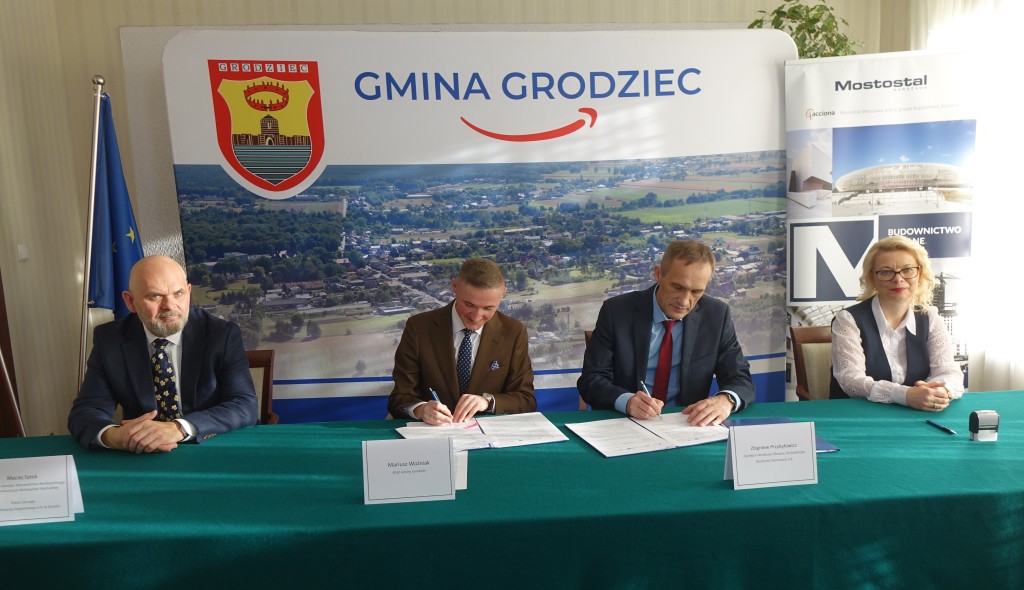 Podpisanie umowy - zdjęcie 1